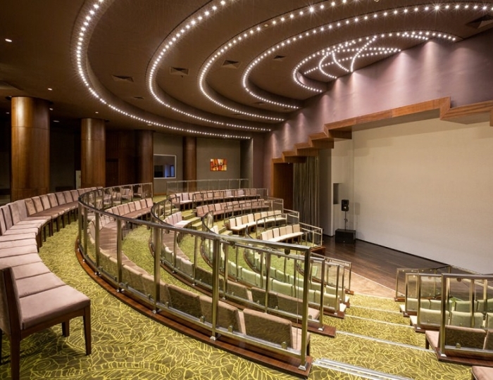 Амфитеатр - «Novotel Fit Krasnaya Polyana» / «Новотель Фит Красная Поляна» отель (бывш. «Novotel Congress»)